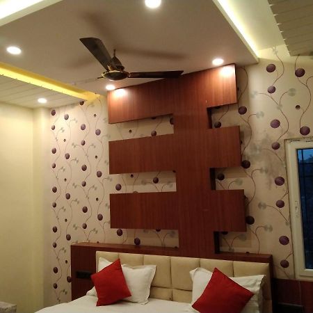 Hotel Delight Deluxe Pipra Dewas Luaran gambar