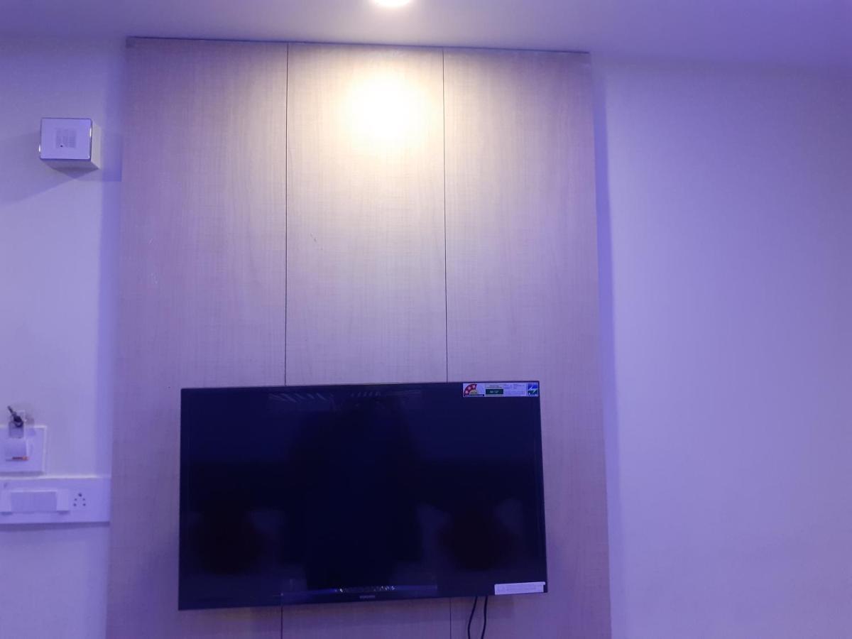 Hotel Delight Deluxe Pipra Dewas Luaran gambar