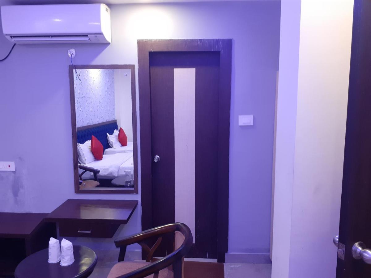 Hotel Delight Deluxe Pipra Dewas Luaran gambar