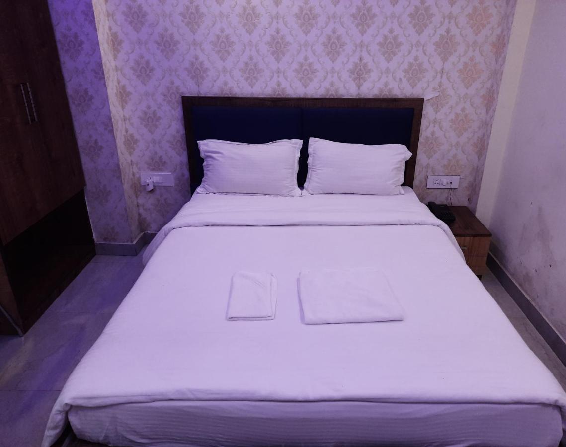 Hotel Delight Deluxe Pipra Dewas Luaran gambar