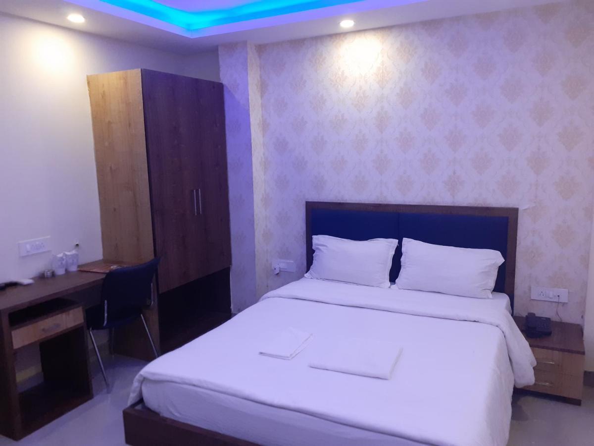 Hotel Delight Deluxe Pipra Dewas Luaran gambar