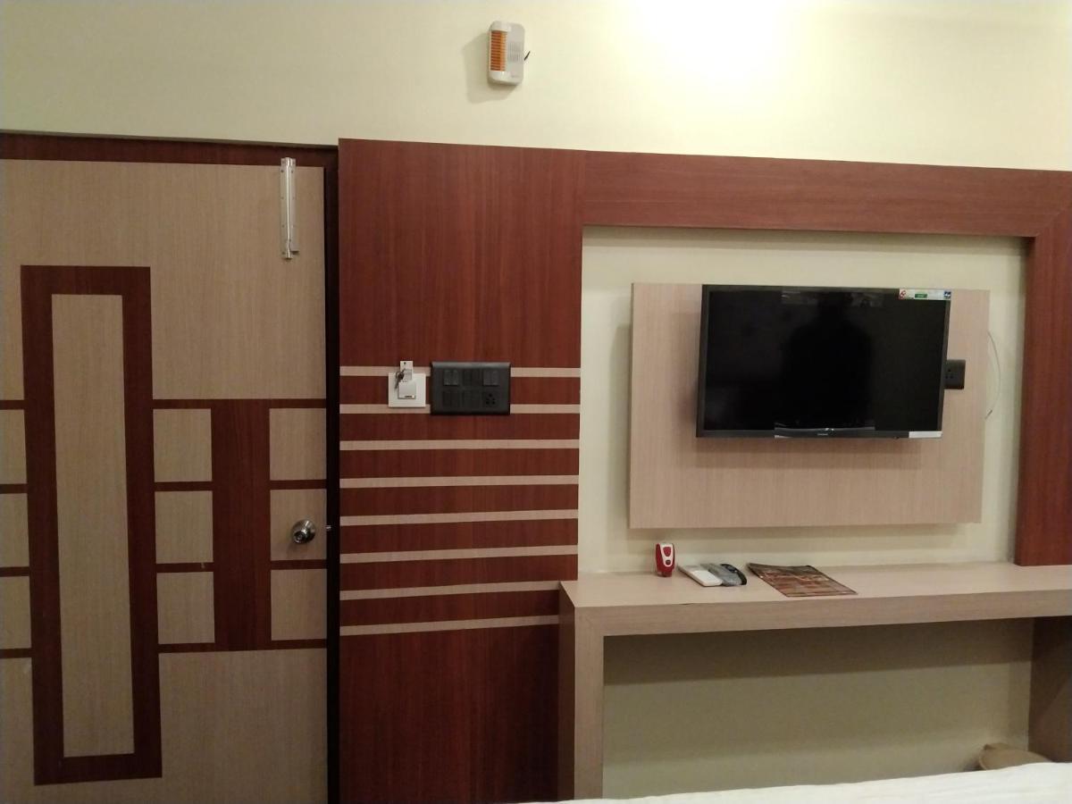 Hotel Delight Deluxe Pipra Dewas Luaran gambar