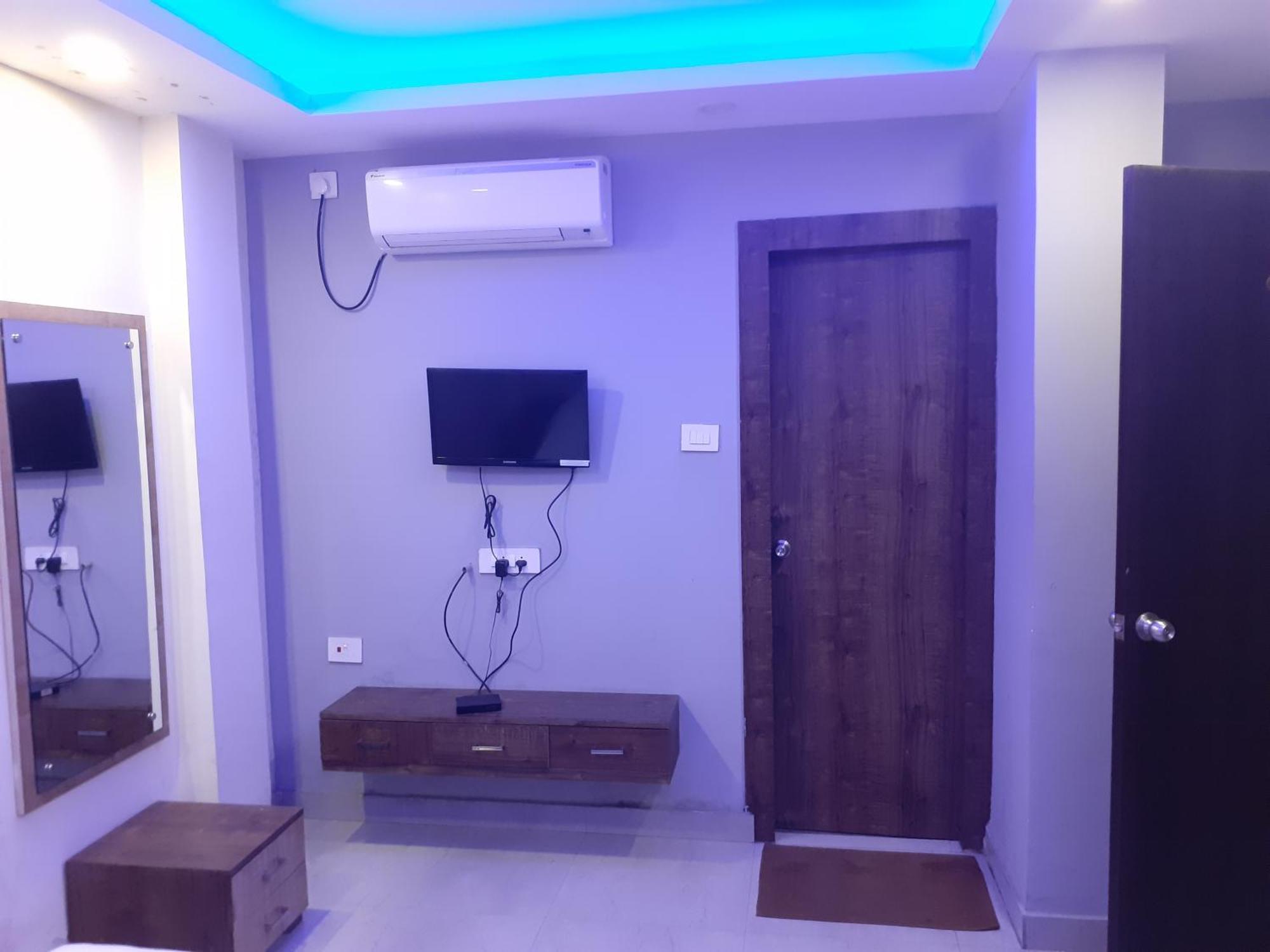 Hotel Delight Deluxe Pipra Dewas Bilik gambar