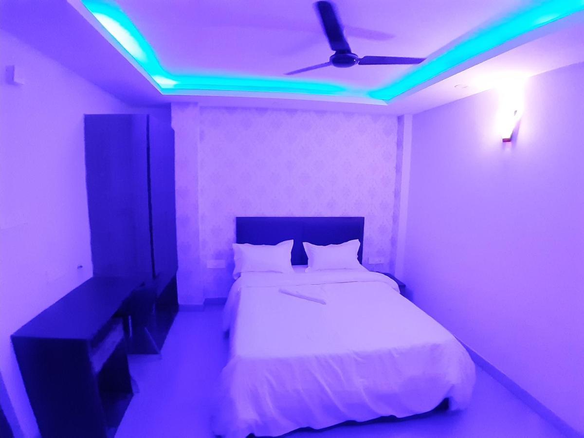 Hotel Delight Deluxe Pipra Dewas Luaran gambar